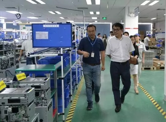 立足用戶體驗(yàn)、便捷人們生活、提升服務(wù)品質(zhì)、保障用戶安全……此次交流，不僅肯定了雙方深度合作的過往和當(dāng)下，同時(shí)也規(guī)劃了雙方未來的合作空間，相信通過這樣的交流與探討，將進(jìn)一步助力建設(shè)銀行與御銀的持續(xù)共贏。